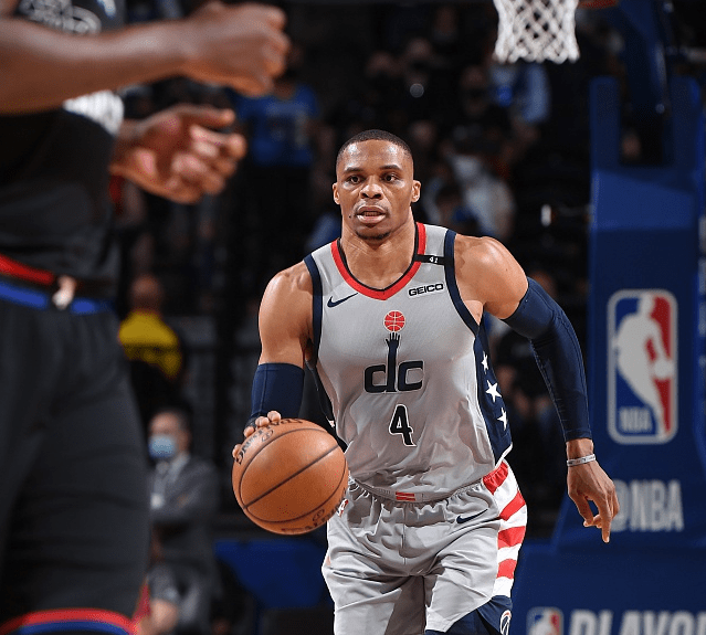 包含字母哥在MAD比赛中败北Karsa连续十二场比赛得分超过精彩发挥，连对手都承认：费城76人临场应变备战全明星赛的词条